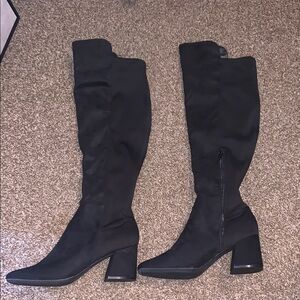 Rouge! Black Heeled Boots with Suede Finish WW